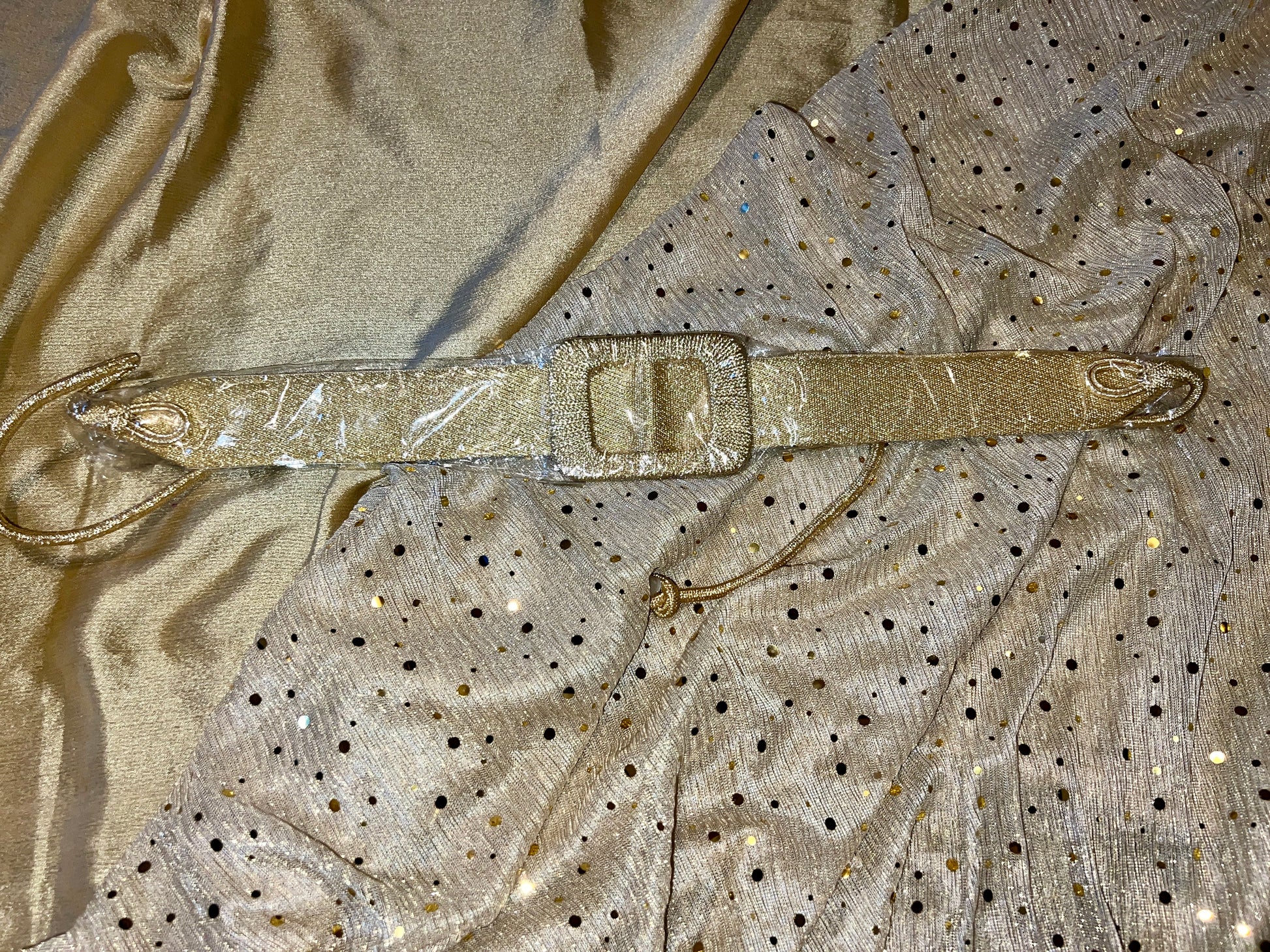Ceinture en tissu doré