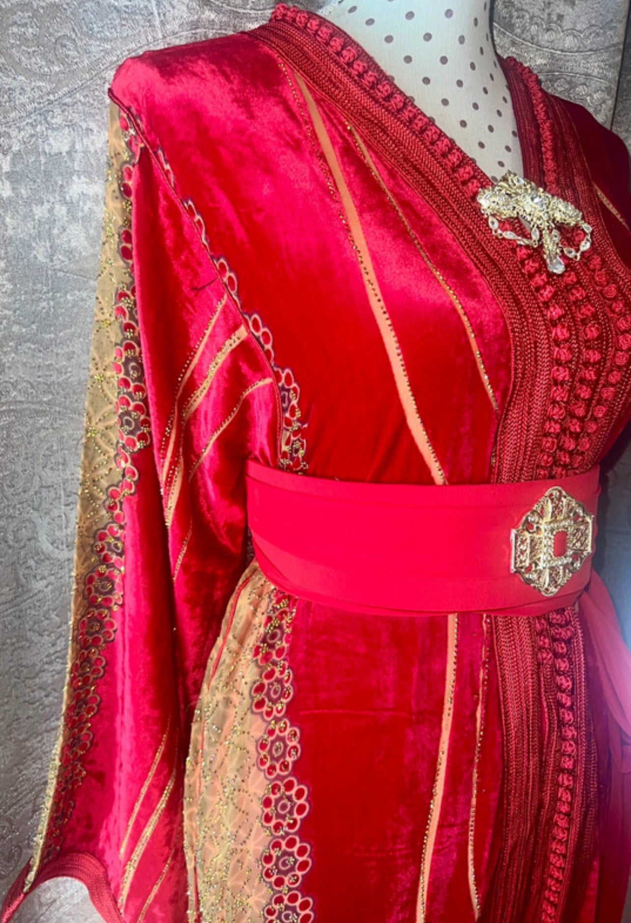 Takchita en Tlija Velours موبرة Rouge